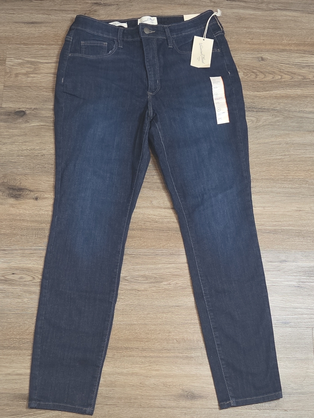 Universal Thread Women’s Dark Wash Skinny Jeans
